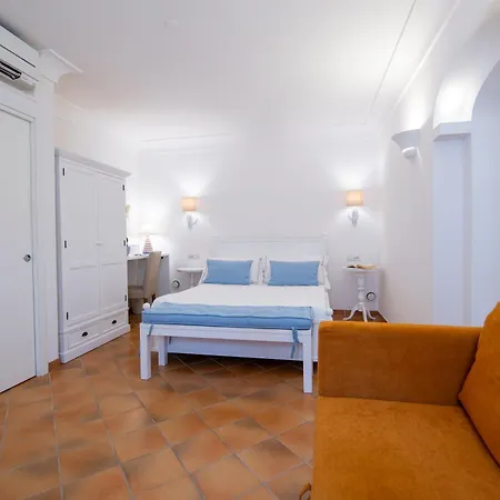 Casa Lucia Relaxing Rooms-3